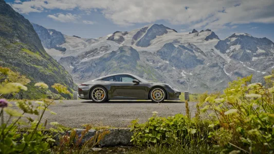 Porsche crea un 911 gt3 para devorar puertos de montana cambio manual y solo 100 unidades 13