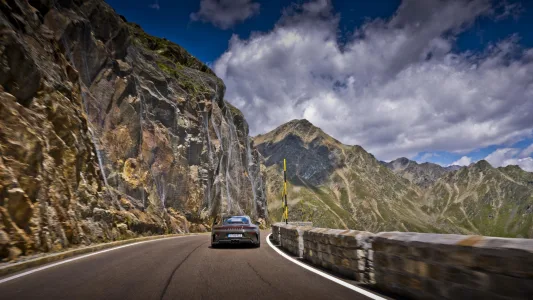 Porsche crea un 911 gt3 para devorar puertos de montana cambio manual y solo 100 unidades 18
