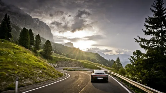 Porsche crea un 911 gt3 para devorar puertos de montana cambio manual y solo 100 unidades 19