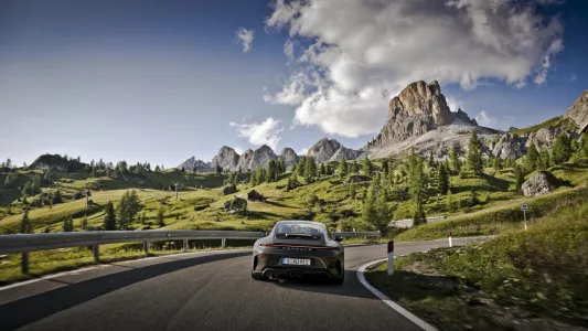 Porsche crea un 911 gt3 para devorar puertos de montana cambio manual y solo 100 unidades 20