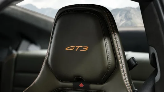Porsche crea un 911 gt3 para devorar puertos de montana cambio manual y solo 100 unidades 23