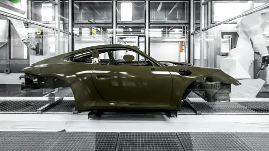 Porsche crea un 911 gt3 para devorar puertos de montana cambio manual y solo 100 unidades 27