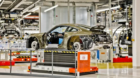 Porsche crea un 911 gt3 para devorar puertos de montana cambio manual y solo 100 unidades 29