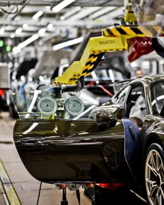 Porsche crea un 911 gt3 para devorar puertos de montana cambio manual y solo 100 unidades 32