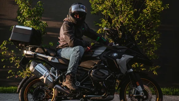 Vuelta a la rutina en moto: qué equipamiento revisar después del verano