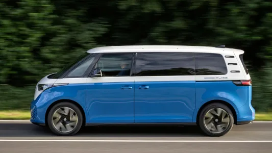 Dormir dos noches con la calefaccion puesta y sin arrancar nada asi es la nueva camper electrica de volkswagen