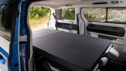 Dormir dos noches con la calefaccion puesta y sin arrancar nada asi es la nueva camper electrica de volkswagen 11