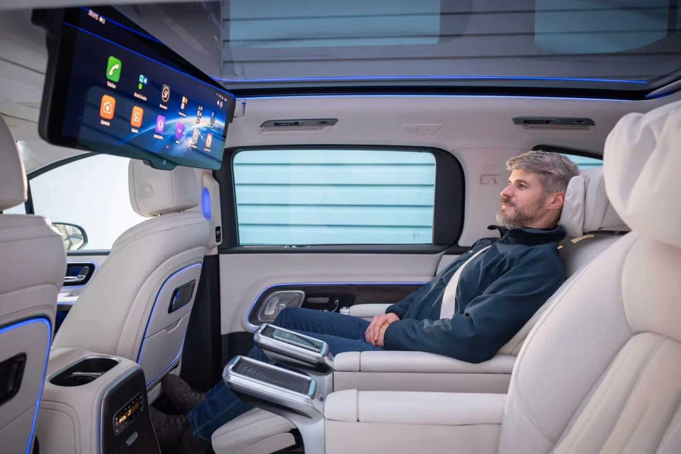 Mercedes se niega a convertirlo todo en un suv su nuevo vle ofrece ocho plazas 422 cv y hasta 654 km de autonomia