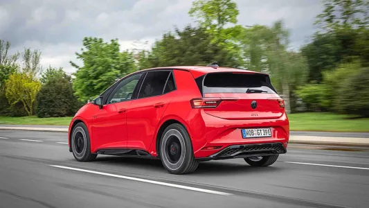 El golf gti electrico todavia no ha llegado pero volkswagen ya ensena por donde ira 326 cv y traccion trasera en el id 3 gti 3