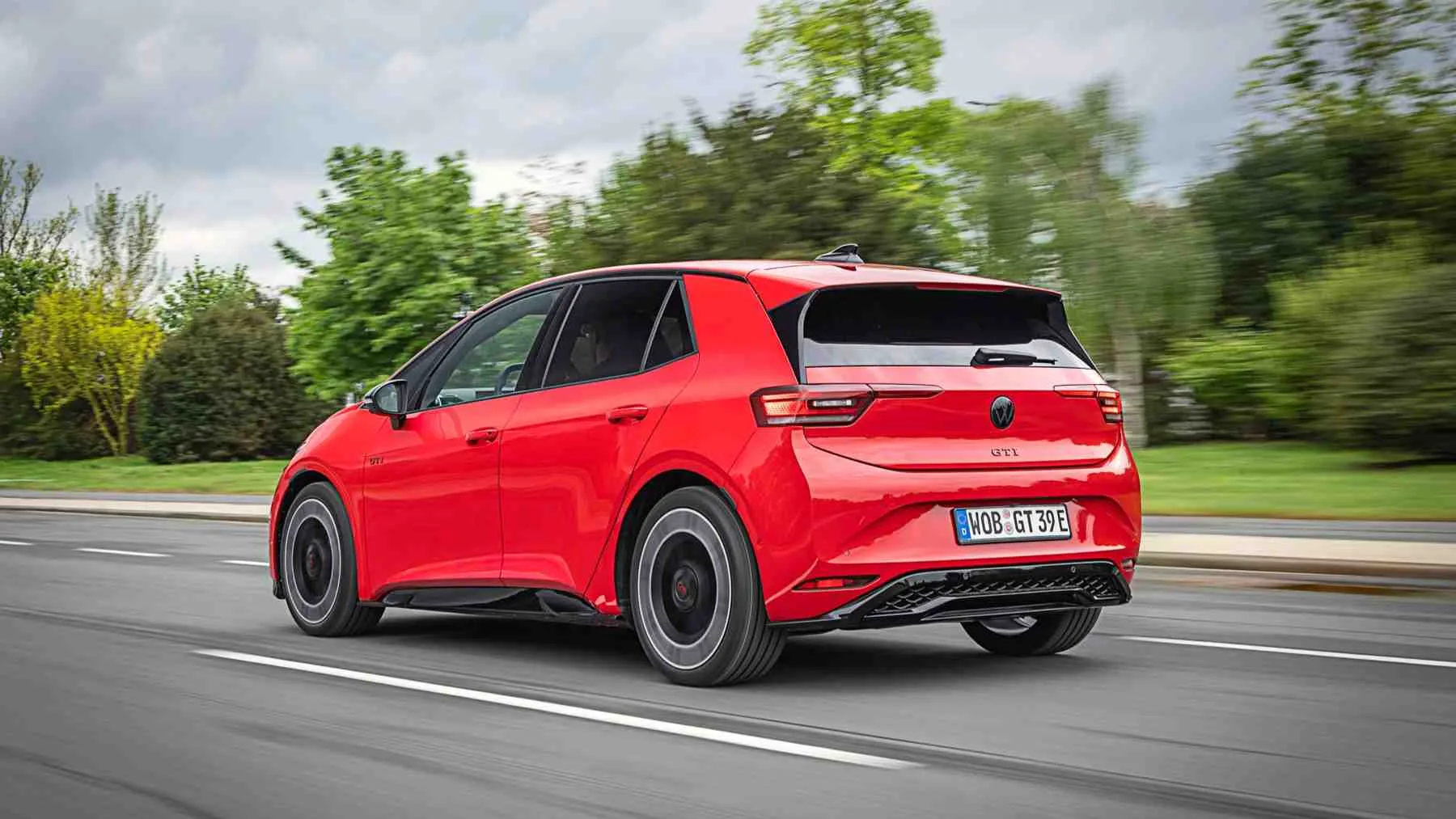 El golf gti electrico todavia no ha llegado pero volkswagen ya ensena por donde ira 326 cv y traccion trasera en el id 3 gti 3