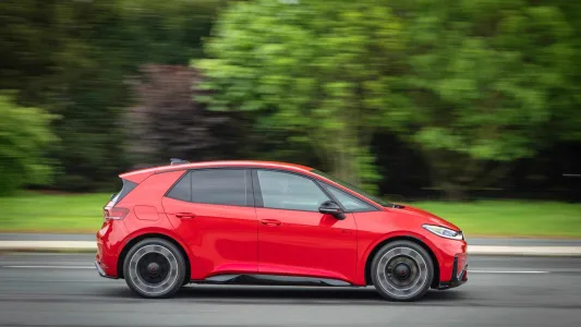 El golf gti electrico todavia no ha llegado pero volkswagen ya ensena por donde ira 326 cv y traccion trasera en el id 3 gti 4