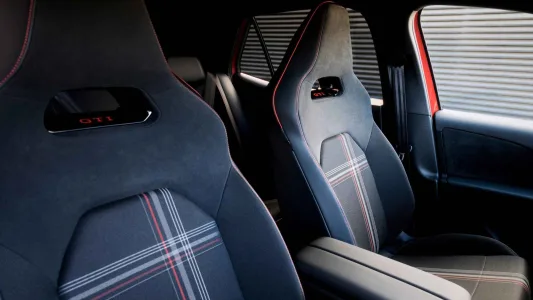 El golf gti electrico todavia no ha llegado pero volkswagen ya ensena por donde ira 326 cv y traccion trasera en el id 3 gti 14