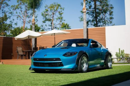 Mientras otros deportivos miran al futuro nissan ha hecho exactamente lo contrario devolver al z a los anos 90 4