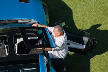 Mientras otros deportivos miran al futuro nissan ha hecho exactamente lo contrario devolver al z a los anos 90 7