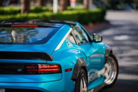 Mientras otros deportivos miran al futuro nissan ha hecho exactamente lo contrario devolver al z a los anos 90 15