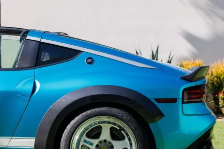 Mientras otros deportivos miran al futuro nissan ha hecho exactamente lo contrario devolver al z a los anos 90 16