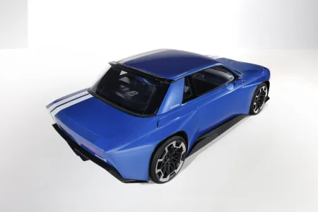 Renault resucita uno de sus iconos de rally de la forma menos esperada el 8 gordini vuelve como coupe electrico de 270 cv pero no lo veras en el concesionario 11