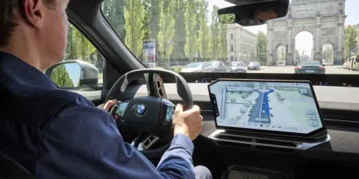 El coche ya veia mucho mas de lo que tu podias ver en pantalla bmw ahora te lo ensena todo en su nuevo navegador 3d 1