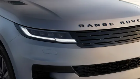 Mismo aspecto prestaciones de v8 y cero gasolina el range rover sport estrena su version electrica 35