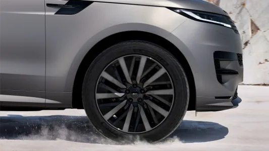 Mismo aspecto prestaciones de v8 y cero gasolina el range rover sport estrena su version electrica 38
