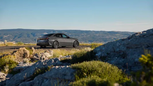 Bmw lleva el serie 3 a la era neue klasse sin matar el seis cilindros hasta 443 cv y etiqueta eco 8