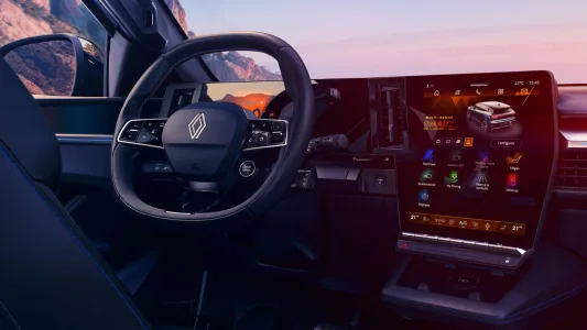 Los electricos chinos ya no juegan solos con el precio renault deja el megane e tech de 500 km por debajo de 30 000 euros