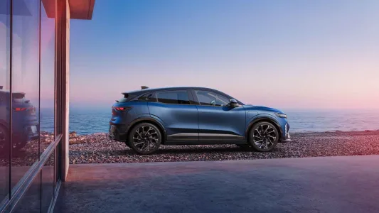 Los electricos chinos ya no juegan solos con el precio renault deja el megane e tech de 500 km por debajo de 30 000 euros 2