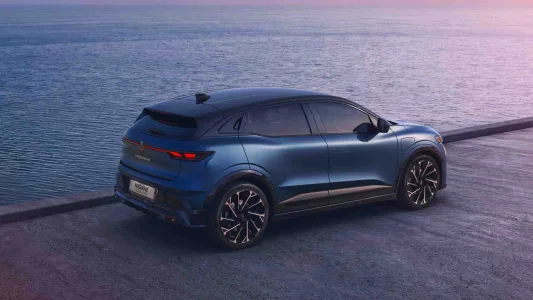 Los electricos chinos ya no juegan solos con el precio renault deja el megane e tech de 500 km por debajo de 30 000 euros 3