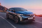 Los electricos chinos ya no juegan solos con el precio renault deja el megane e tech de 500 km por debajo de 30 000 euros 4