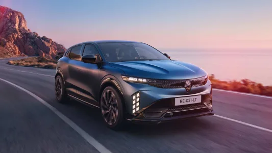 Los electricos chinos ya no juegan solos con el precio renault deja el megane e tech de 500 km por debajo de 30 000 euros 4