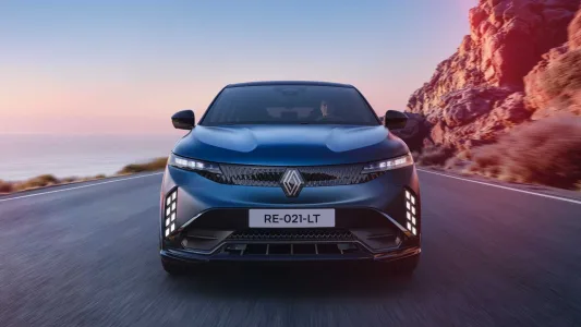 Los electricos chinos ya no juegan solos con el precio renault deja el megane e tech de 500 km por debajo de 30 000 euros 5