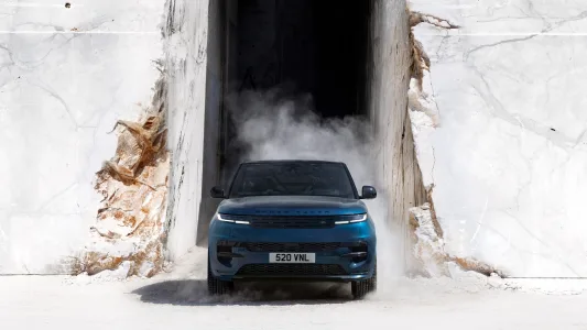 Mismo aspecto prestaciones de v8 y cero gasolina el range rover sport estrena su version electrica