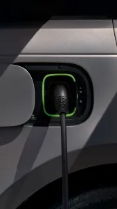 Mismo aspecto prestaciones de v8 y cero gasolina el range rover sport estrena su version electrica 11