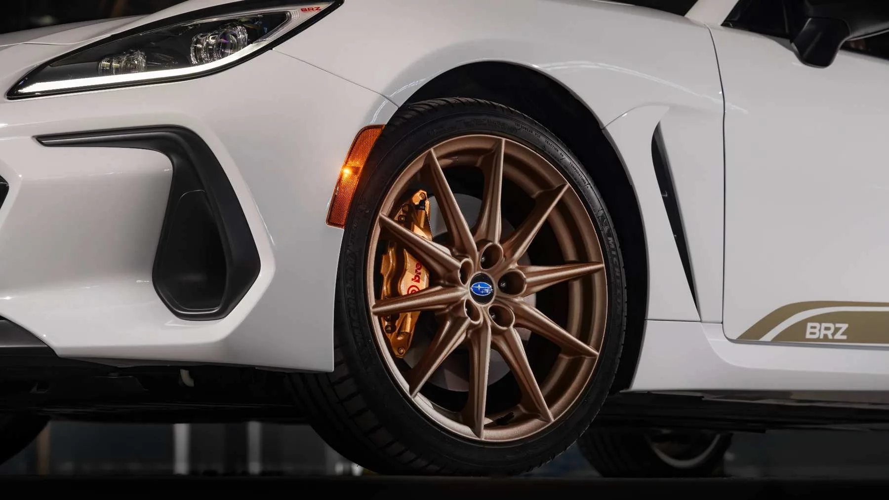 Detalle de la llanta de bronce y el freno Brembo del BRZ ZC15