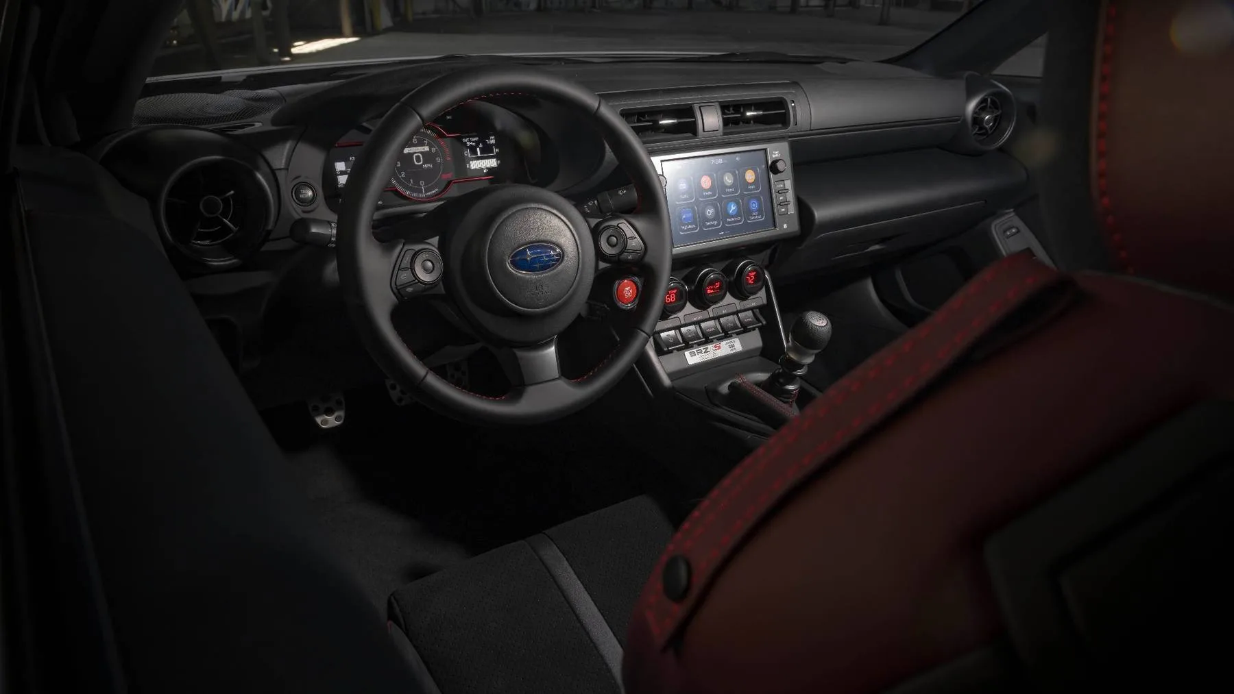 Interior del Subaru BRZ ZC15 con cambio manual y sistema multimedia