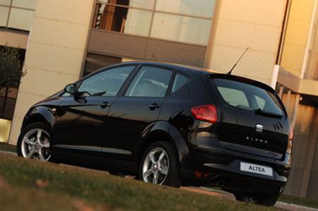 seat_altea_black_white-01.jpg