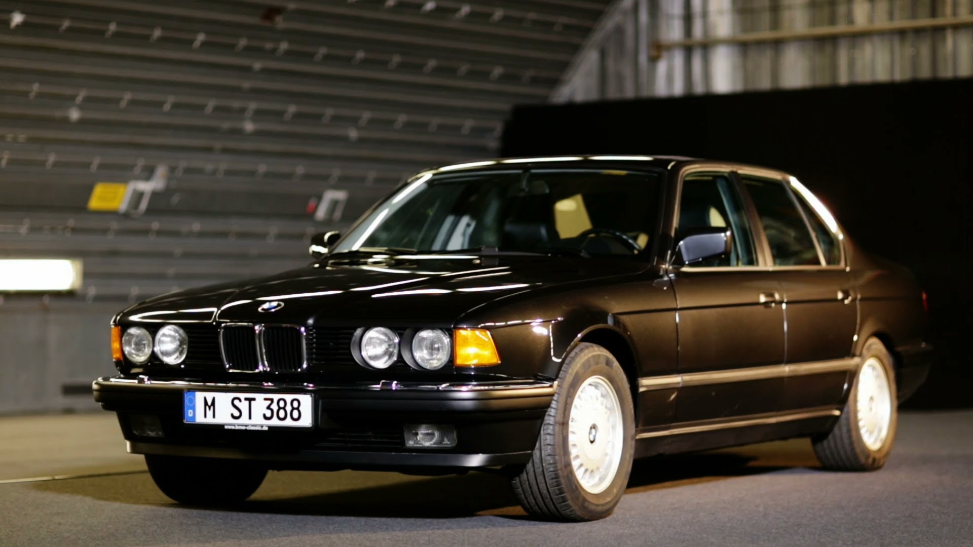 BMW hace un homenaje al Serie 7 E32