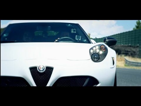 Marc Gené y el Alfa Romeo 4C, en Madrid