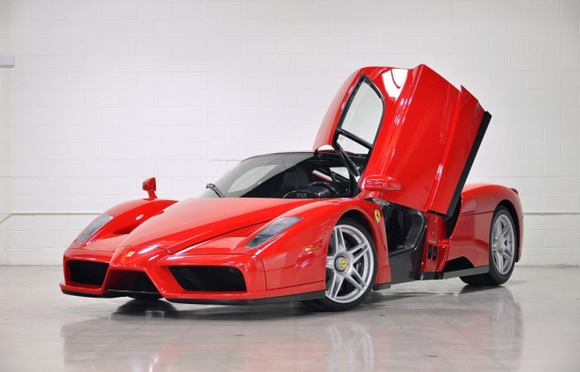 A la venta un Ferrari Enzo prácticamente a estrenar 1