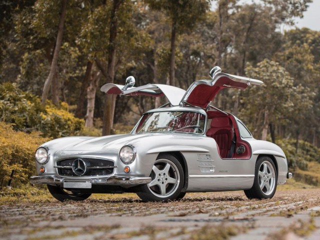 A subasta un Mercedes-Benz 300 SL modificado por AMG 2