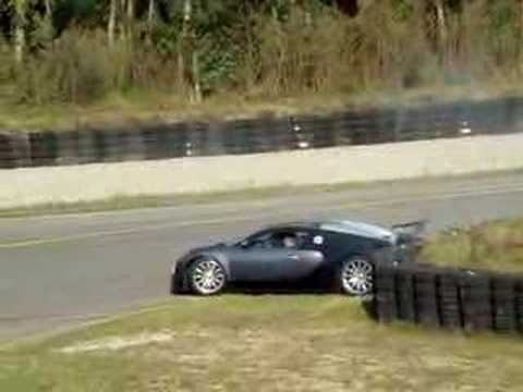 Los peligros de hacer el cabra con un Bugatti Veyron en manos inexpertas