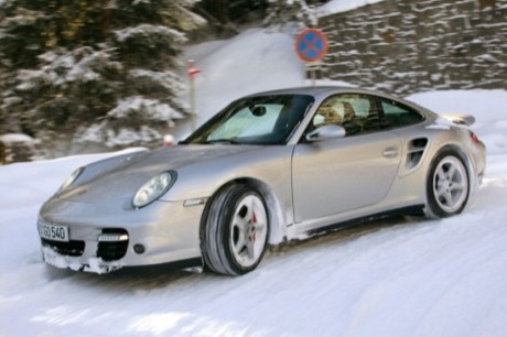 En la nieve: Gallardo Superleggera, Continental GT, 911 Turbo y Audi R8