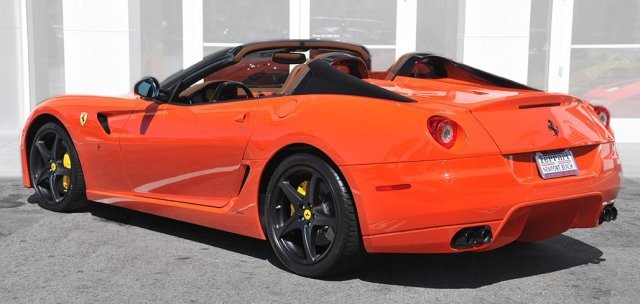 Ponen a la venta un exclusivo y raro Ferrari 599 SA Aperta 4