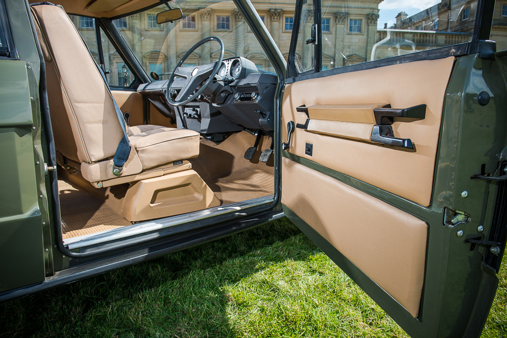 ¿Quieres hacerte con el primer Range Rover fabricado? Puede ser tuyo por 176.000 euros 2