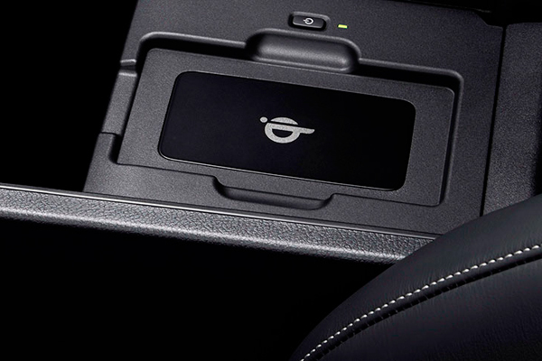 La carga por inducción de los smartphones también llega a los coches: Lexus NX 300h 1