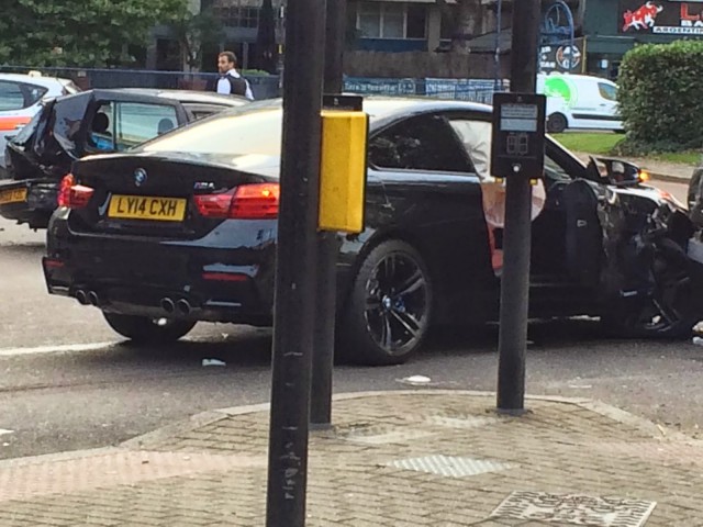 Destrozan un BMW M4 en las calles de Londres 1