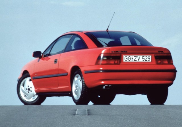 El Opel Calibra está de aniversario: 25 años del mítico coupé alemán 1