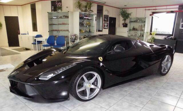 A la venta un Ferrari LaFerrari negro en Dubai 1