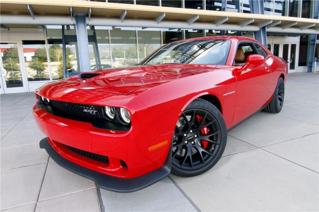 Venden la primera unidad del Dodge Challenger SRT Hellcat por 650.000 euros 1