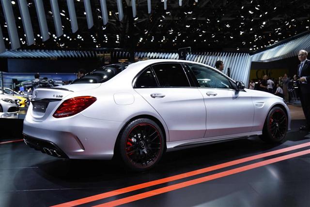 París 2014: Mercedes C 63 AMG y C 63 AMG Estate 3